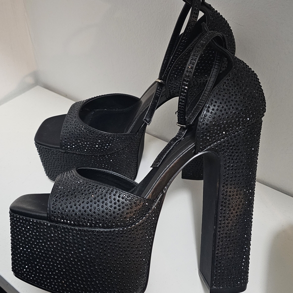 Elegant Black Platform Heels - Picture 1 of 5